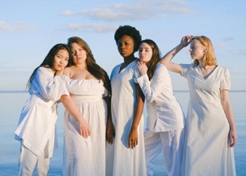 Cromoterapia: el impacto del blanco, el color del año 2026 elegido por Pantone