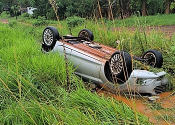 Santa Ana: un auto despistó sobre la ruta Nacional 12 y volcó en la banquina