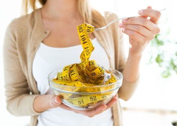 Dietas milagrosas y verano: por qué bajar de peso rápido puede ser perjudicial para la salud