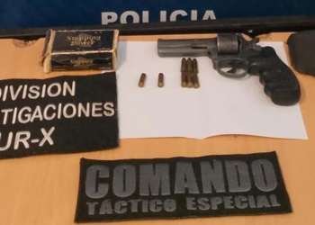 Dos disparos al suelo y una amenaza de muerte: violenta secuencia que terminó en un allanamiento
