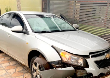 Garupá: un automovilista perdió el control y chocó contra el frente de una vivienda