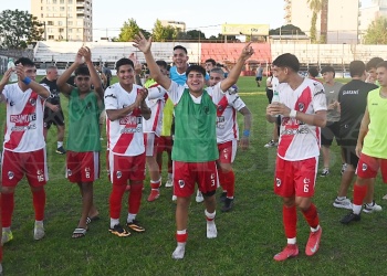 Guaraní goleó a Luz y Fuerza y se clasificó a cuartos del Regional