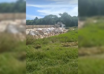 Un camión que viajaba desde Misiones perdió su carga tras ceder la banquina en la RN 12