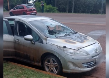 Puerto Iguazú: un auto se incendió y su conductor fue hospitalizado