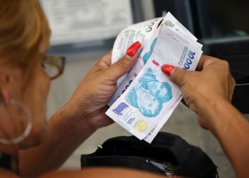 La incertidumbre económica volvió a bajar en noviembre, pero sigue en niveles elevados