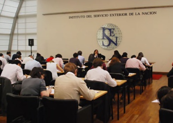 Abren inscripciones para la carrera diplomática: requisitos  y proceso de selección