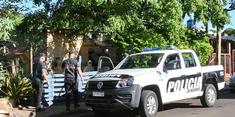 LA ESCENA. Peritos de la Policía Científica y de la SAIC trabajaron en conjunto y orientados por el juez Verón.