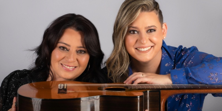 MÚSICA CON IDENTIDAD. Susana Villalba y Anahí Gimenez, llevan adelante su proyecto musical cargado de canciones y relatos, expresados de manera única en el escenario.