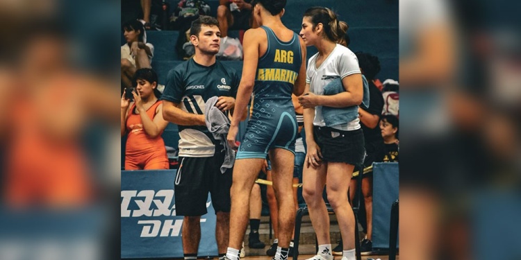 REFERENTES. Mauri Lovera y Camila Amarilla, junto a Thiago, en el CeNARD.