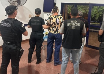 “Metéle tres plomazos en el pecho”: denunció que su madrastra instó a su padre a dispararle