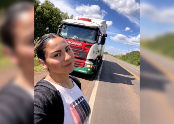 “Mi casa es el camión”: Nadia, la misionera de 26 años que recorre el Mercosur al volante
