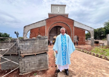 Mientras construyen el templo de  San Pantaleón, inauguraron ermita