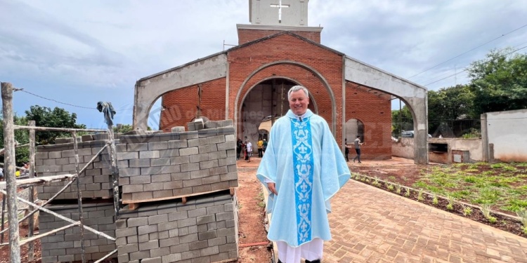“PADRE CONSTRUCTOR”. Tal es el apodo que recibió el sacerdote Tadeo Brzuszek, al frente de la parroquia San Pantaleón, por todas las construcciones de las que se ocupó a lo largo de su tarea pastoral.