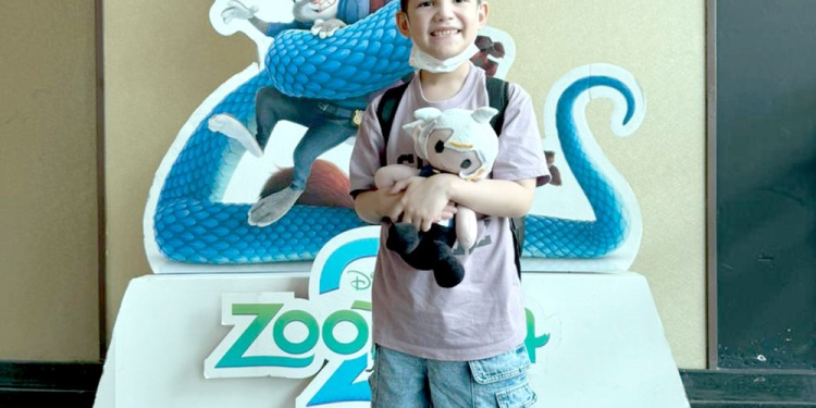 DE PASEO. Santi retoma de forma cuidada varias actividades.