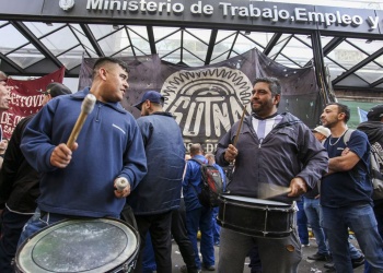 Fin de año sin tregua: el SUTNA anunció un paro nacional en las fábricas de neumáticos