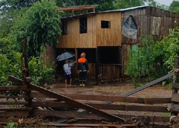 Anegamientos y desbordes de arroyos en varios puntos de Misiones tras el paso de la tormenta