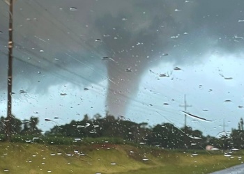 Supuesto tornado tocó suelo en Paraguay, cerca de la frontera misionera
