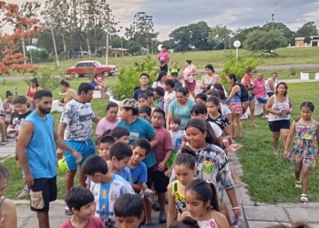 Entre remos y solidaridad: la emoción de un festival que cada diciembre esperan los niños de Yahapé
