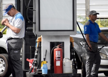 YPF bajará esta semana un 2% promedio el precio de la nafta en toda la Argentina