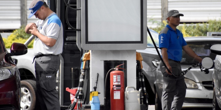 AUMENTO. Los combustibles registraron importantes subas en los surtidores.