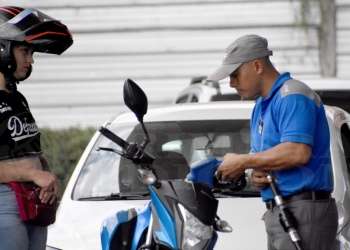 YPF bajará esta semana un 2% promedio el precio de la nafta en toda la Argentina