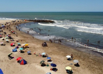 Ajuste en la costa: menos turistas, menos días y menos presupuesto
