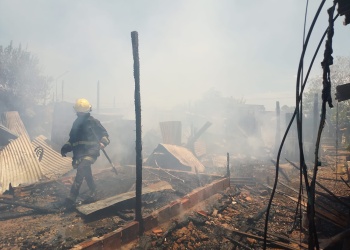 Siete casas afectadas por un incendio en un barrio de Posadas