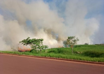 Un incendio de pastizales encendió la alarma en Itaembé Guazú y obligó a un amplio operativo