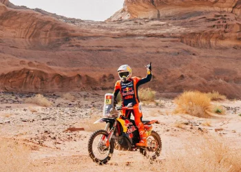 Benavides lidera el Dakar: gran jornada argentina en Arabia Saudita