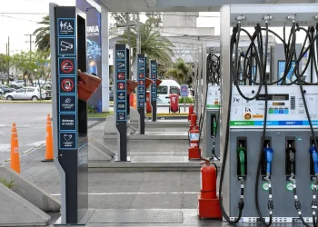 El Gobierno vuelve a postergar parte del aumento de impuestos a los combustibles