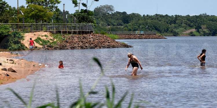 DÍAS DE CALOR. Las playas de Candelaria son muy buscadas por los bañistas pero, por ahora, poco seguras.