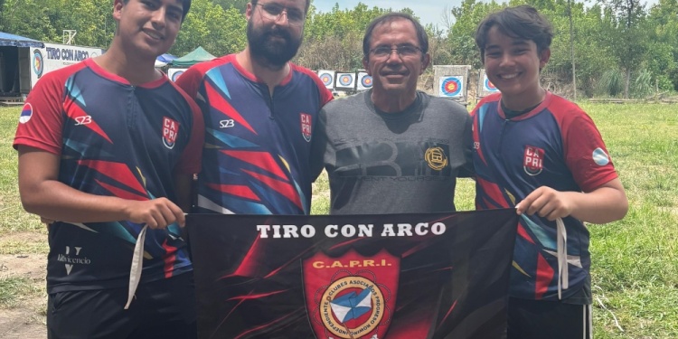 EXPERIENCIA. CAPRI participó de la cita con un entrenador y dos arqueros.