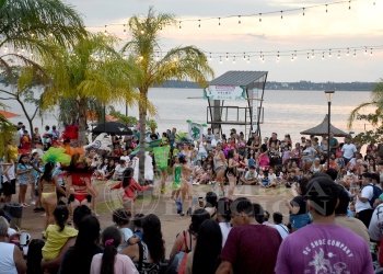 Posadas se llenó de ritmo y color con el desfile de sus comparsas