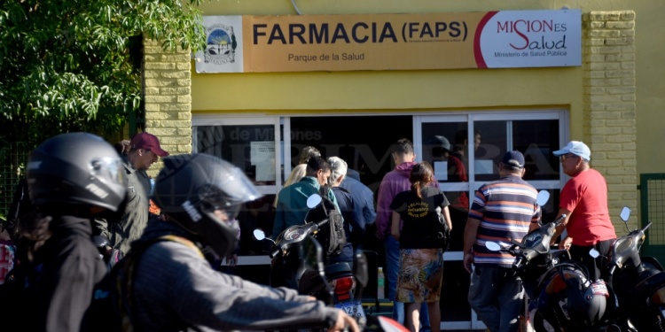 DEMANDA. Salud Pública anunció extensión horaria en la farmacia.