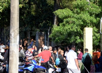 “La salud no está de vacaciones”: horas de espera y largas filas para retirar medicamentos