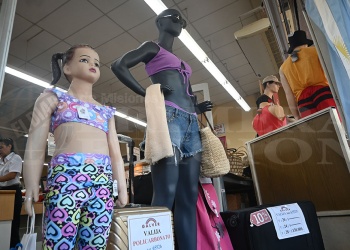 Apuestan a las tarjetas y rebajas para armar el bolso de playa