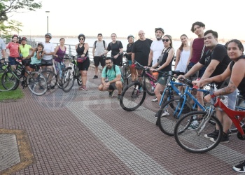 Bicicleta, arte y río: un paseo para disfrutar el verano posadeño