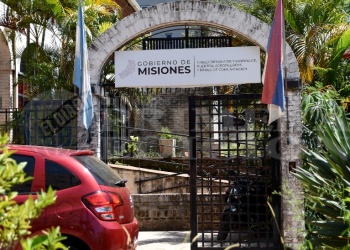 Jóvenes sordos siguen sin  DNI tras un viaje en colectivo