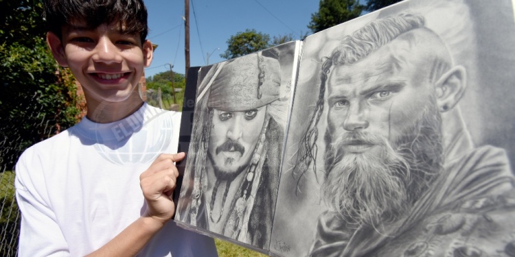 FACILIDAD. Alexis da rienda suelta a su imaginación, por lo general, al caer la tarde, cuando regresa del colegio.