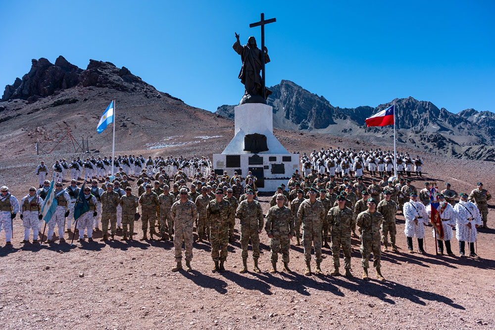 Ejércitos de Argentina y Chile se unen para escalar el Aconcagua