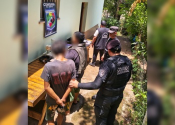 Cocaína, marihuana y objetos robados: dos detenidos tras allanamientos en Puerto Libertad