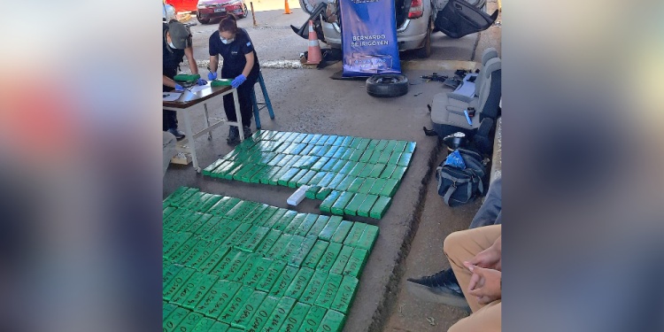 ENTRE 500 Y 700 GRAMOS. Peso promedio de cada ladrillo de droga secuestrado.