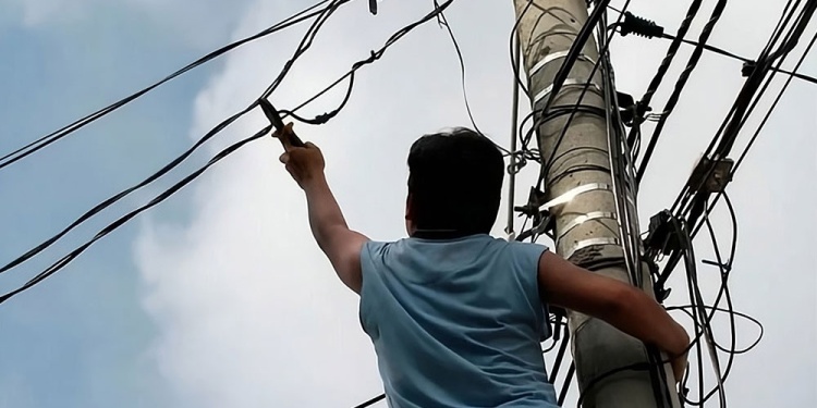 CONFIADO. Al ser operario de la firma eléctrica, creyó poder burlar sin problemas los monitoreos.