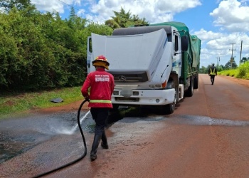 Susto en Oberá: un camión se incendió cerca de la rotonda de la Ruta 14