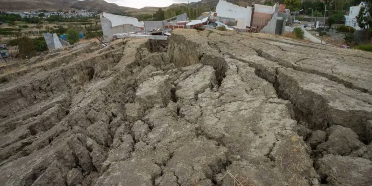 Avanza la emergencia en Comodoro Rivadavia por el derrumbe del cerro Hermitte