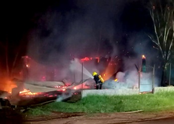 Dos viviendas afectadas por incendios durante la madrugada