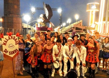 Jóvenes de “Malandros Do Samba” representaron a Posadas en los Carnavales de Encarnación 2026