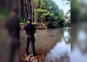 Investigan la muerte de un adolescente de 16 años en un arroyo