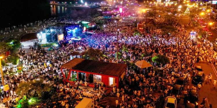 GRAN FIESTA. Más de diez mil personas habrían participado del tradicional festejo de fin de año. Foto: Municipalidad de Encarnación