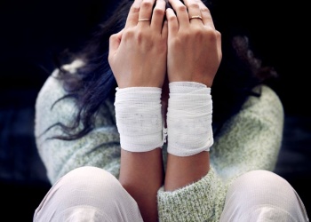 Intentos de suicidio: más reiterados en mujeres, pero cinco veces más letales en varones